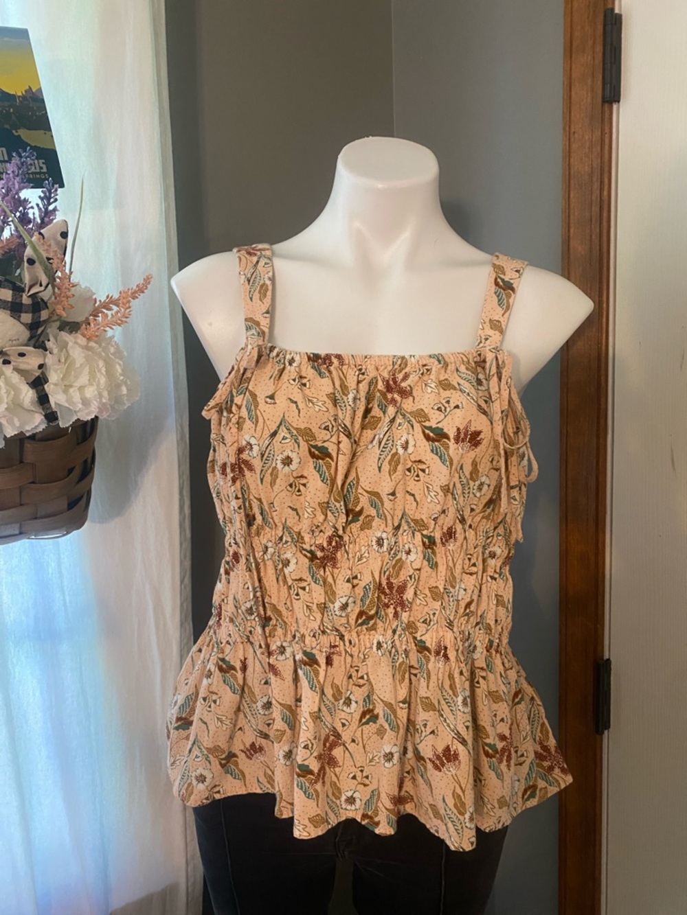 Universal Threads Floral Peach Peplum Tank Top
